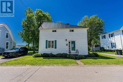 3 HOWARD Street | Victoria Prince Edward Island | Slide Image Two