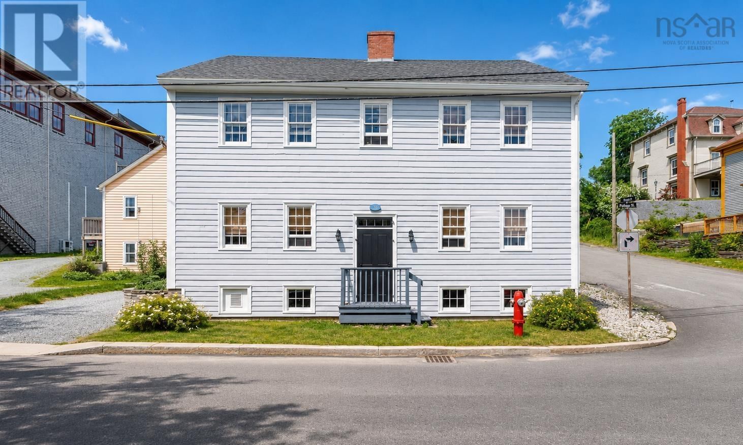 137 Pelham Street, Lunenburg, Nova Scotia B0J 2C0