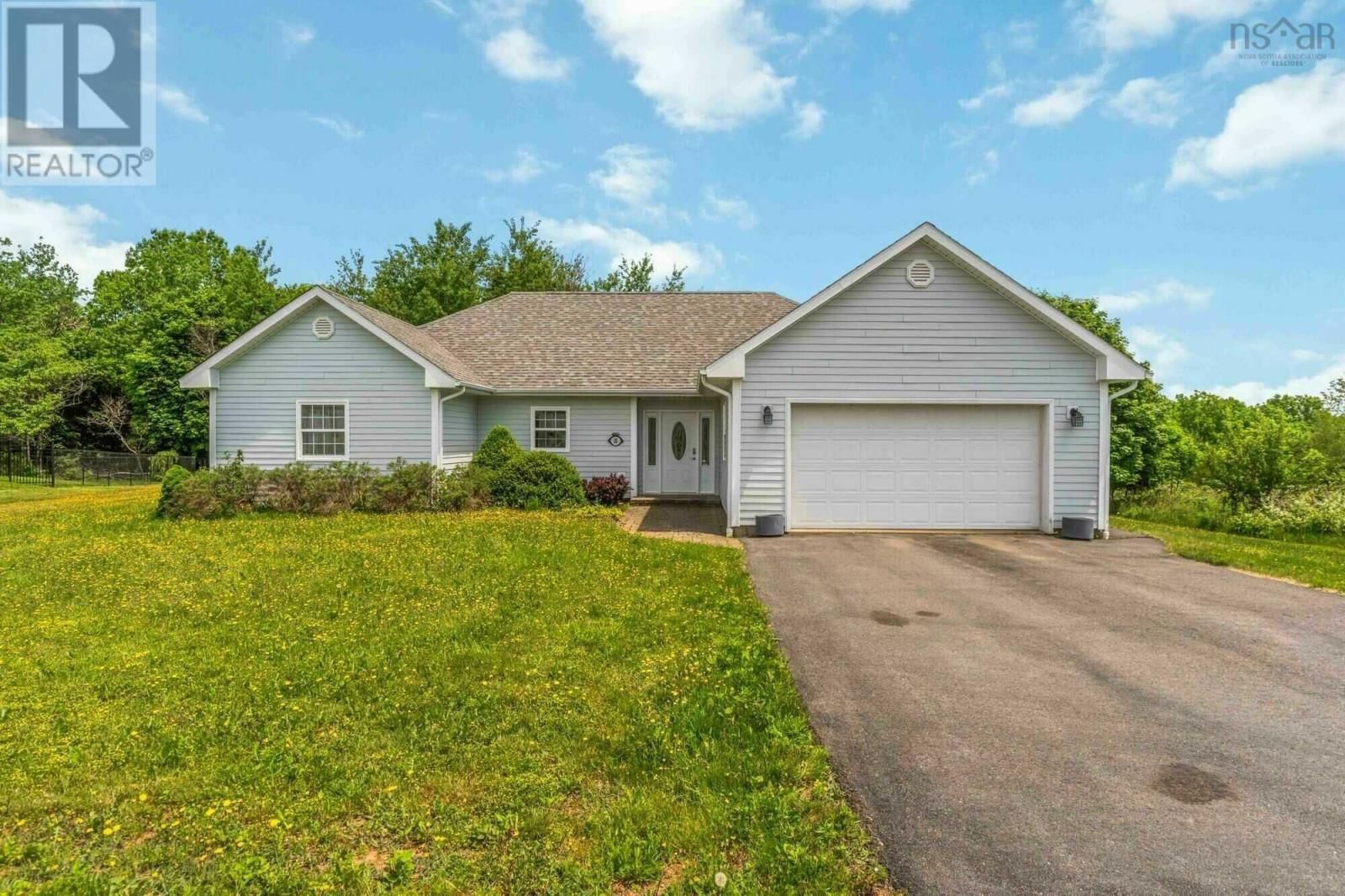 15 Deer Haven Drive, Kentville, Nova Scotia B4N 0B7
