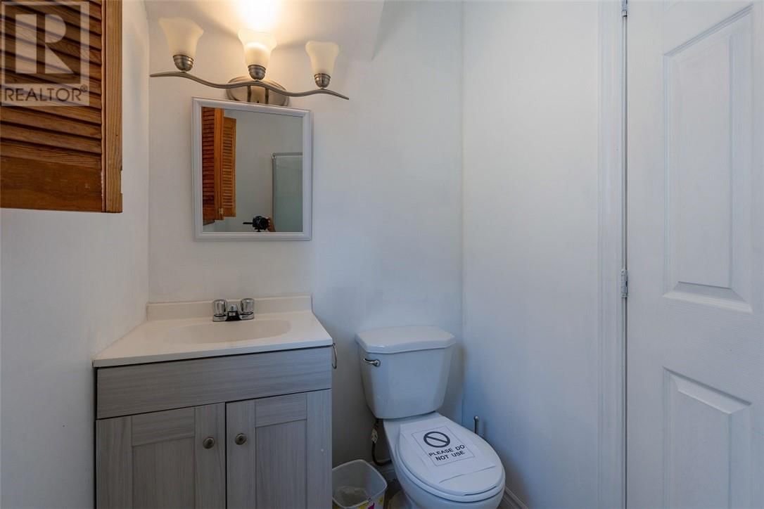 446 Bessie Avenue Image 18
