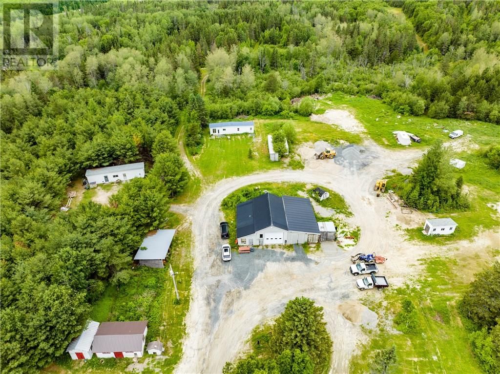 1500 GRAVEL DRIVE Image 1