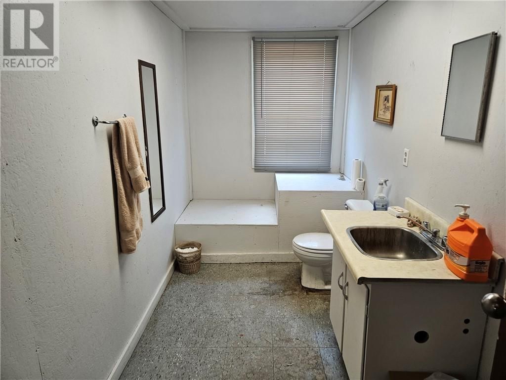 1500 GRAVEL DRIVE Image 10