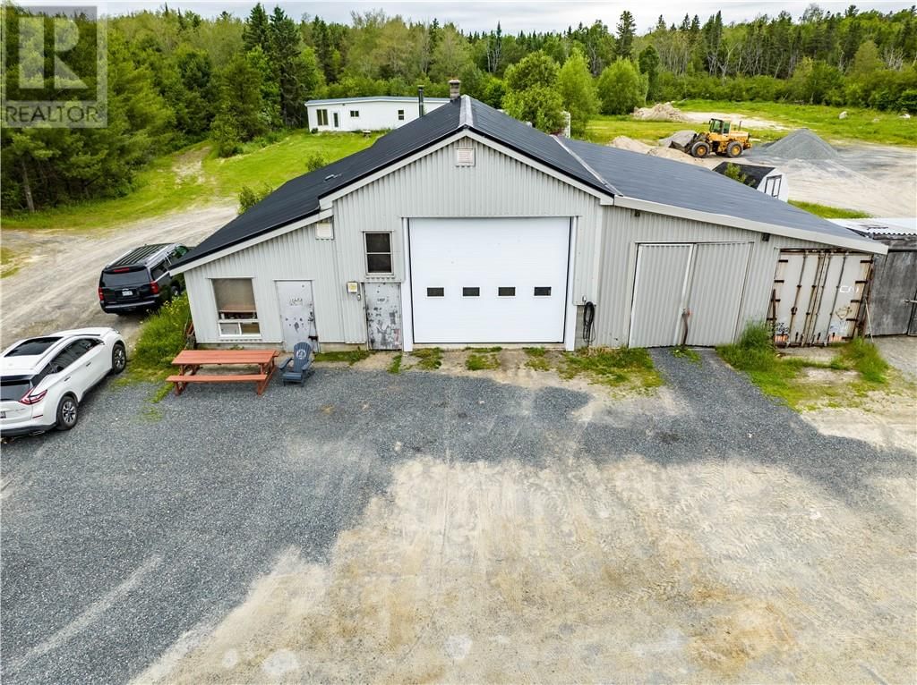 1500 GRAVEL DRIVE Image 3