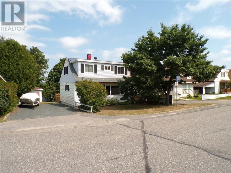 44 Central Avenue  Elliot Lake, P5A2G1 | Image 1