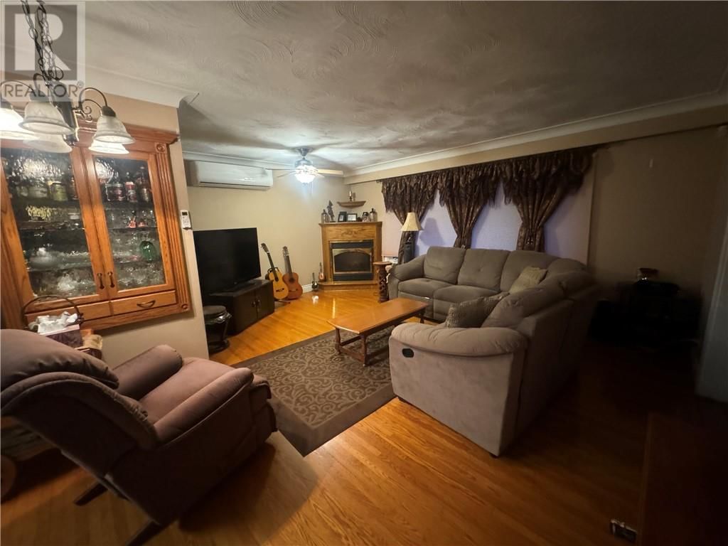 1188 Woodbine Avenue Image 4