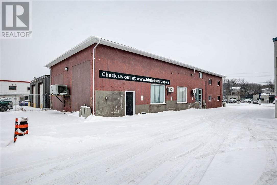 2147 ARMSTRONG STREET Image 28