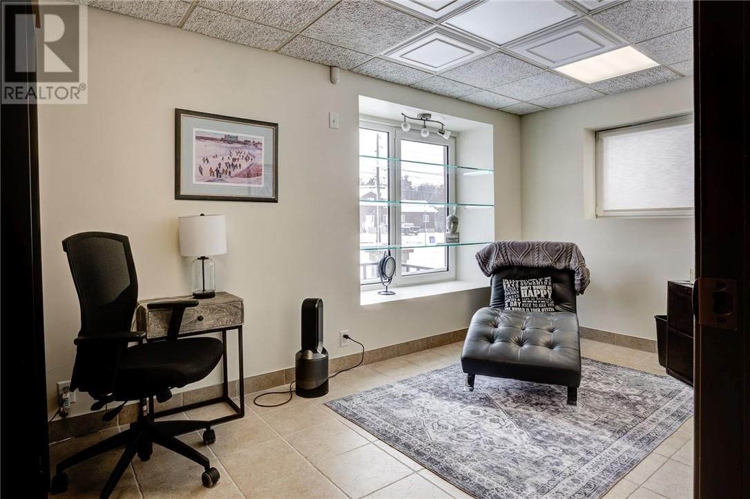 2147 ARMSTRONG STREET Image 6