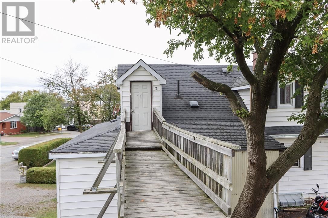 98 KATHLEEN STREET Image 23