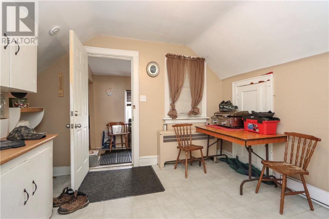 98 KATHLEEN STREET Image 27