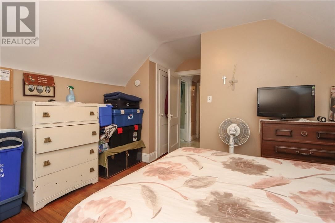 98 KATHLEEN STREET Image 31