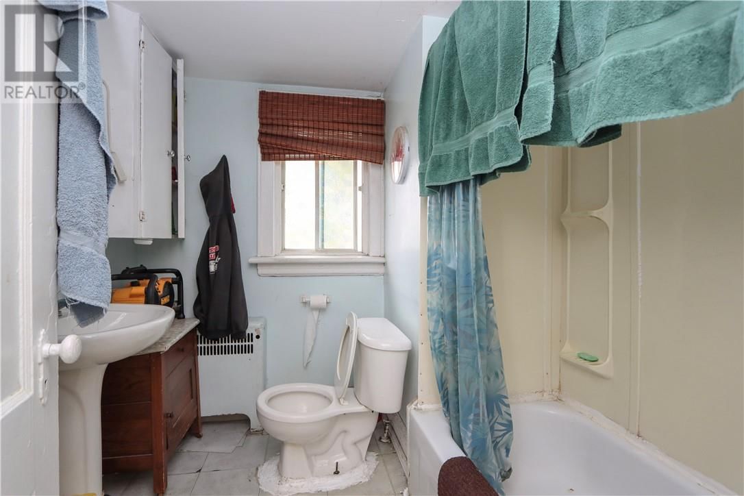 98 KATHLEEN STREET Image 32
