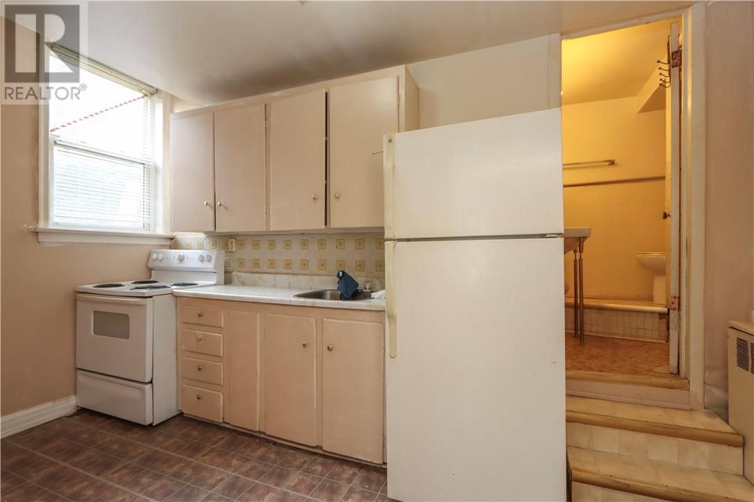 98 KATHLEEN STREET Image 38