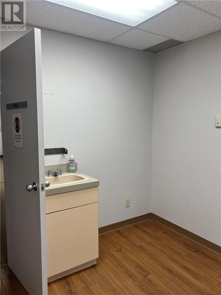 200C - 65 LARCH STREET Image 15