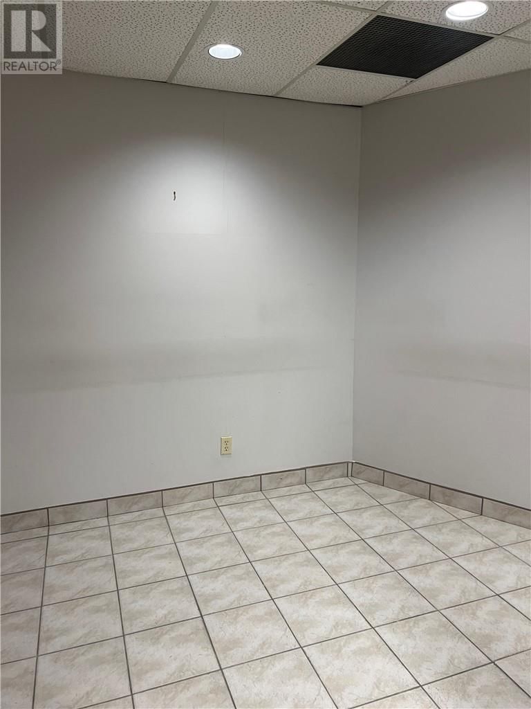 200C - 65 LARCH STREET Image 18