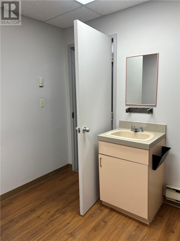 200C - 65 LARCH STREET Image 6