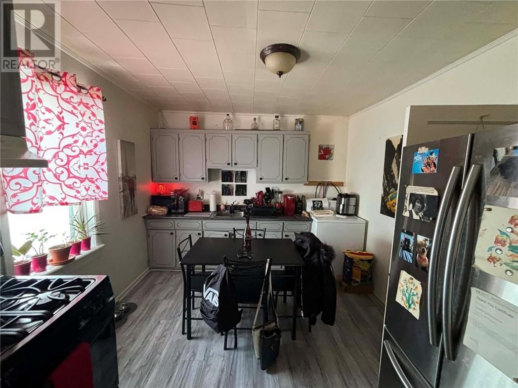 423 CARON STREET Image 3
