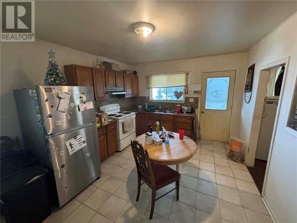 423 CARON STREET Image 4