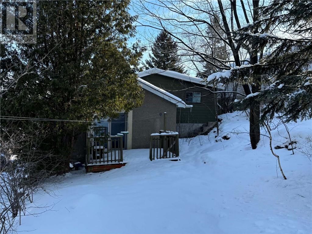 423 CARON STREET Image 9