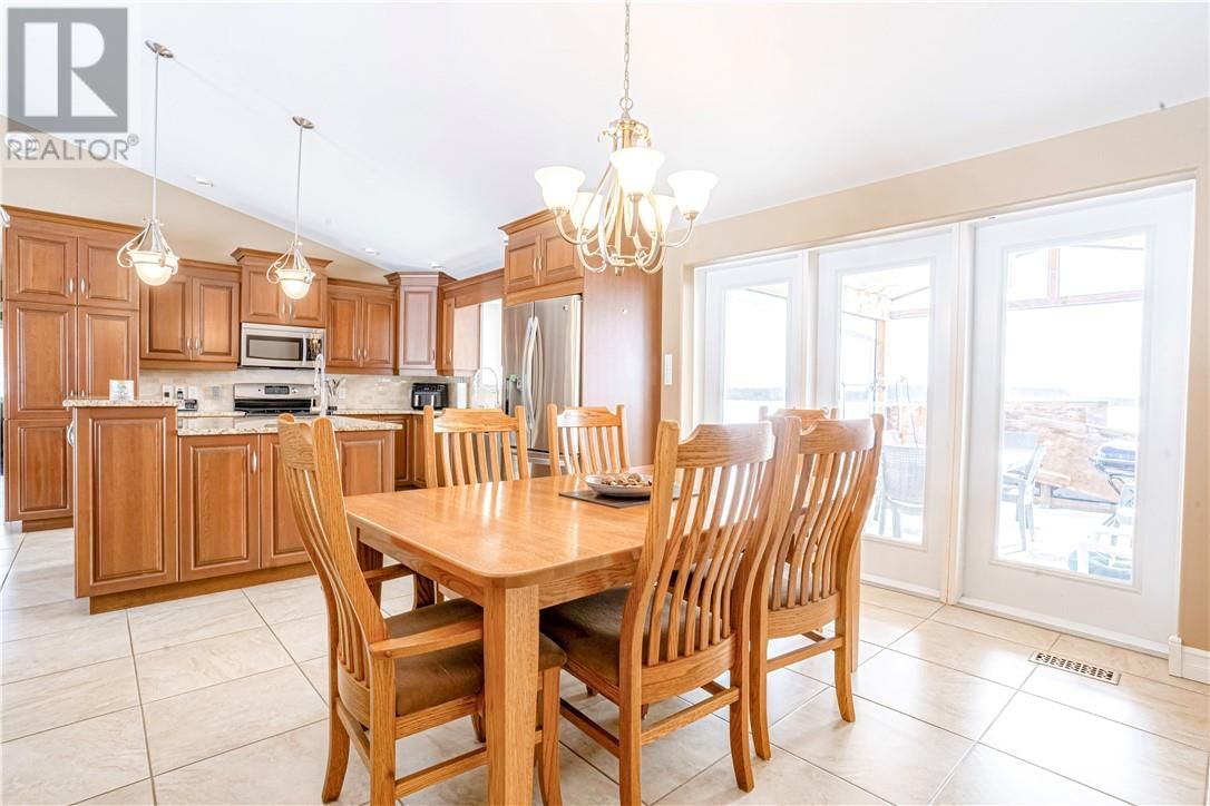 105 Seguin Image 10