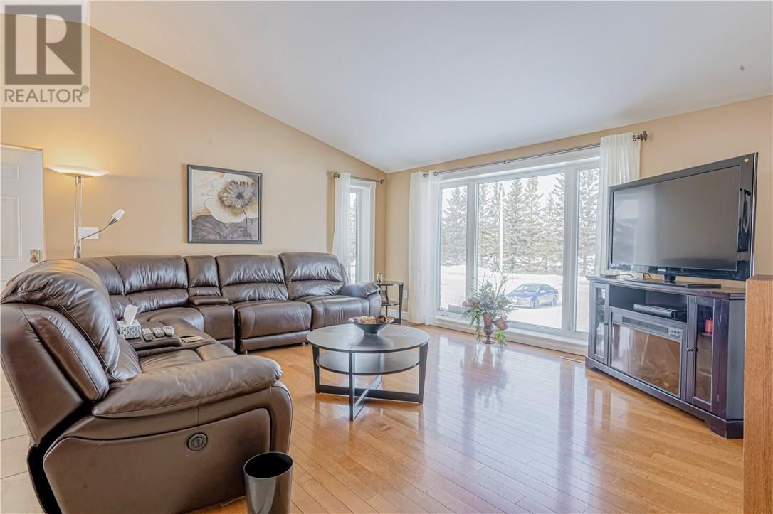 105 Seguin Image 11