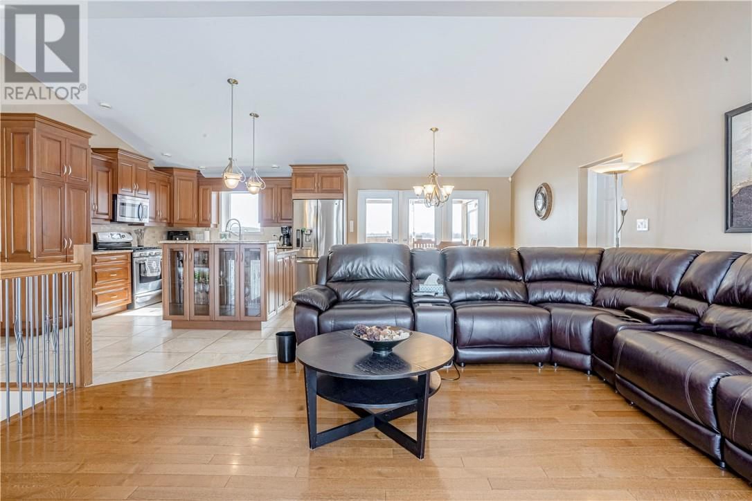 105 Seguin Image 13
