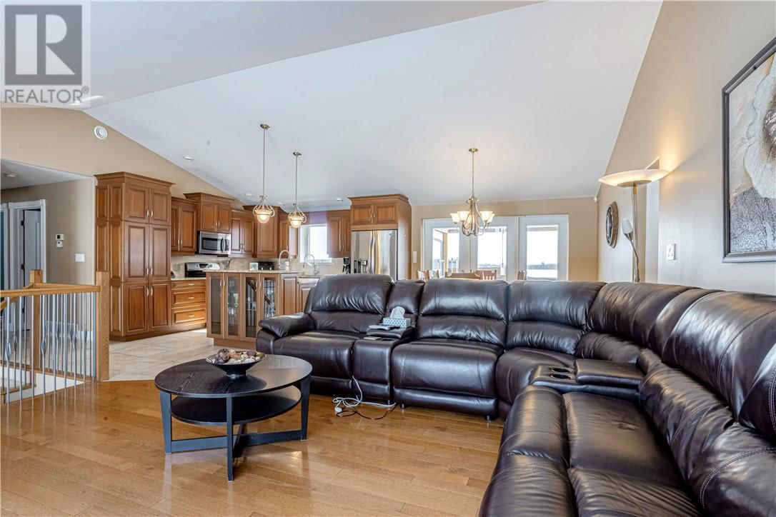 105 Seguin Image 14