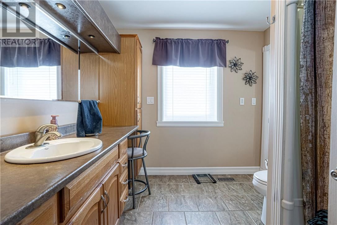 105 Seguin Image 17