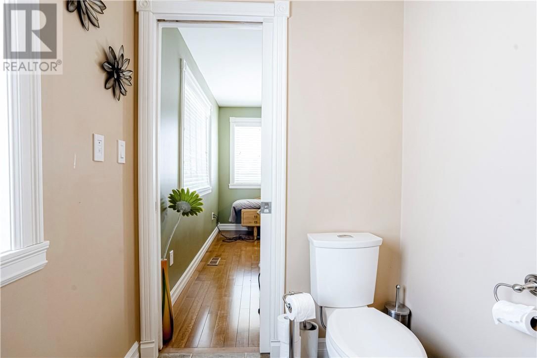 105 Seguin Image 19