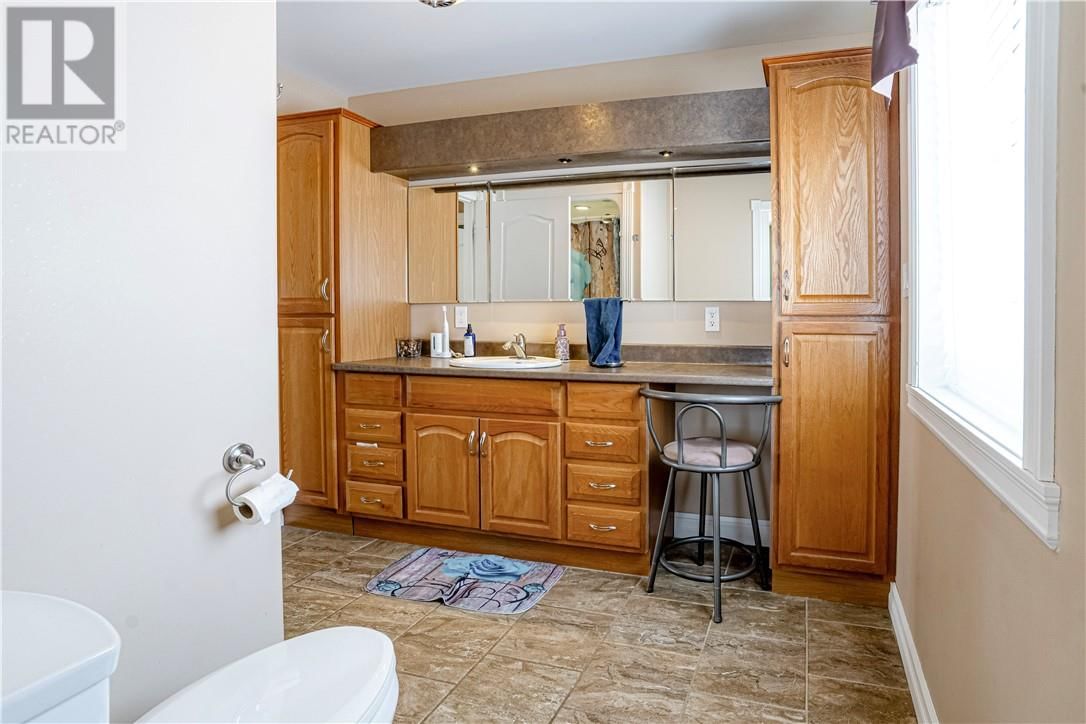 105 Seguin Image 20