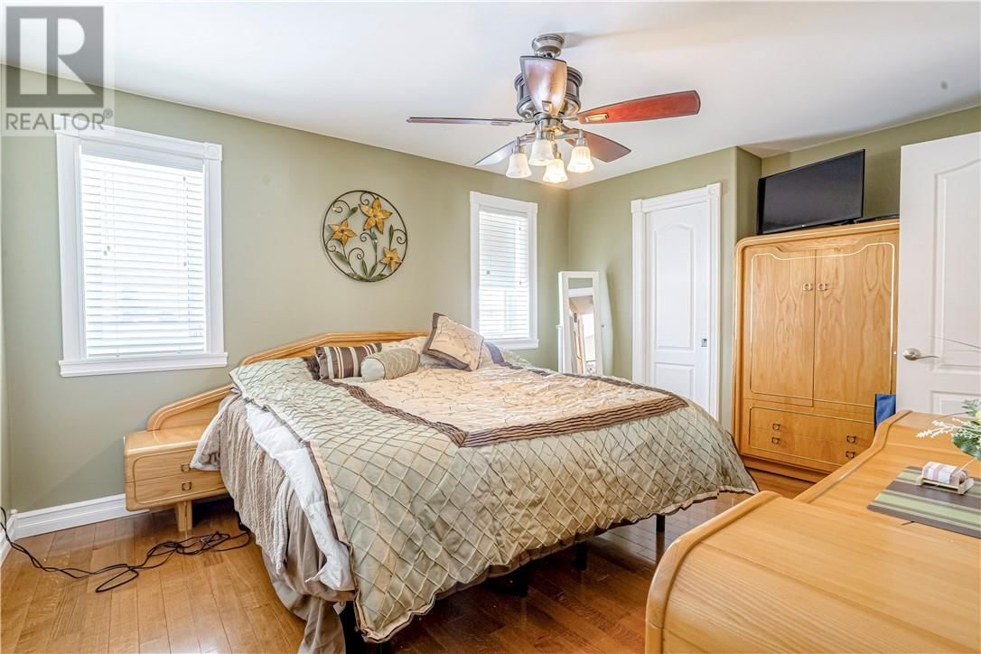 105 Seguin Image 21