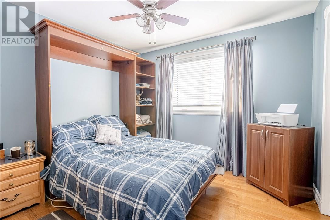 105 Seguin Image 22