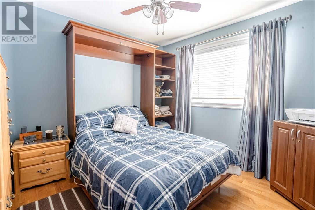 105 Seguin Image 23