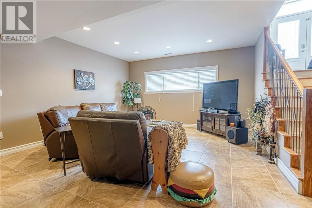 105 Seguin Image 25