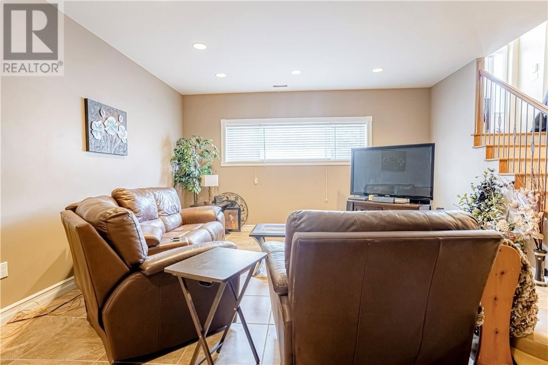 105 Seguin Image 27
