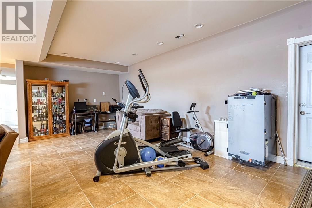 105 Seguin Image 28