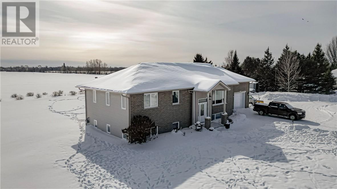 105 Seguin Image 3