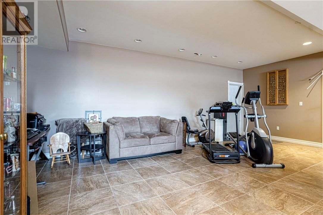 105 Seguin Image 30