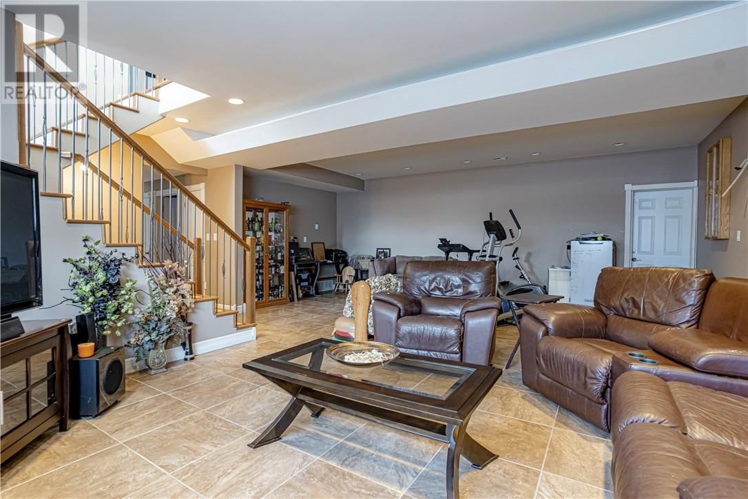 105 Seguin Image 32