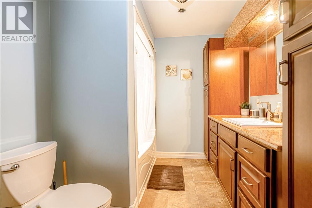 105 Seguin Image 33