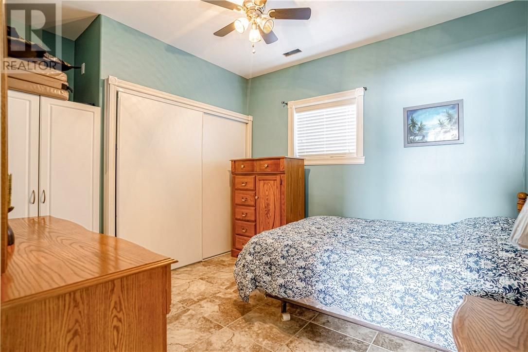 105 Seguin Image 34