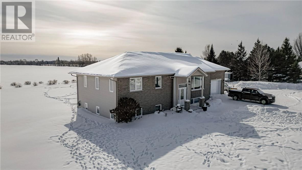 105 Seguin Image 4
