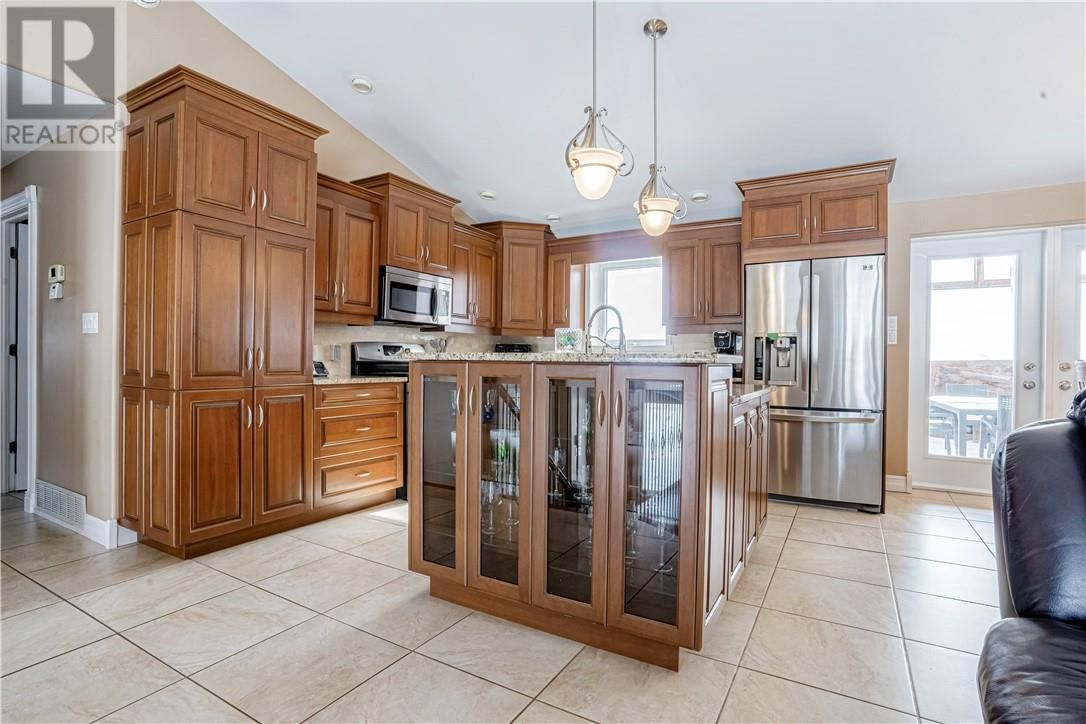 105 Seguin Image 6