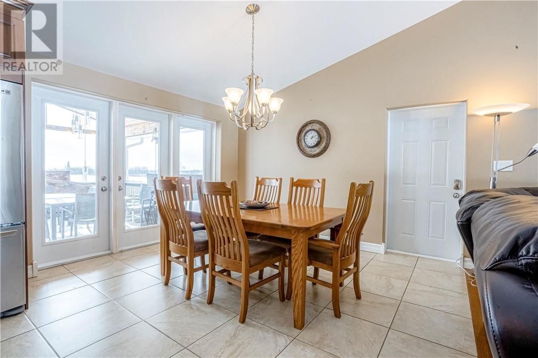 105 Seguin Image 9