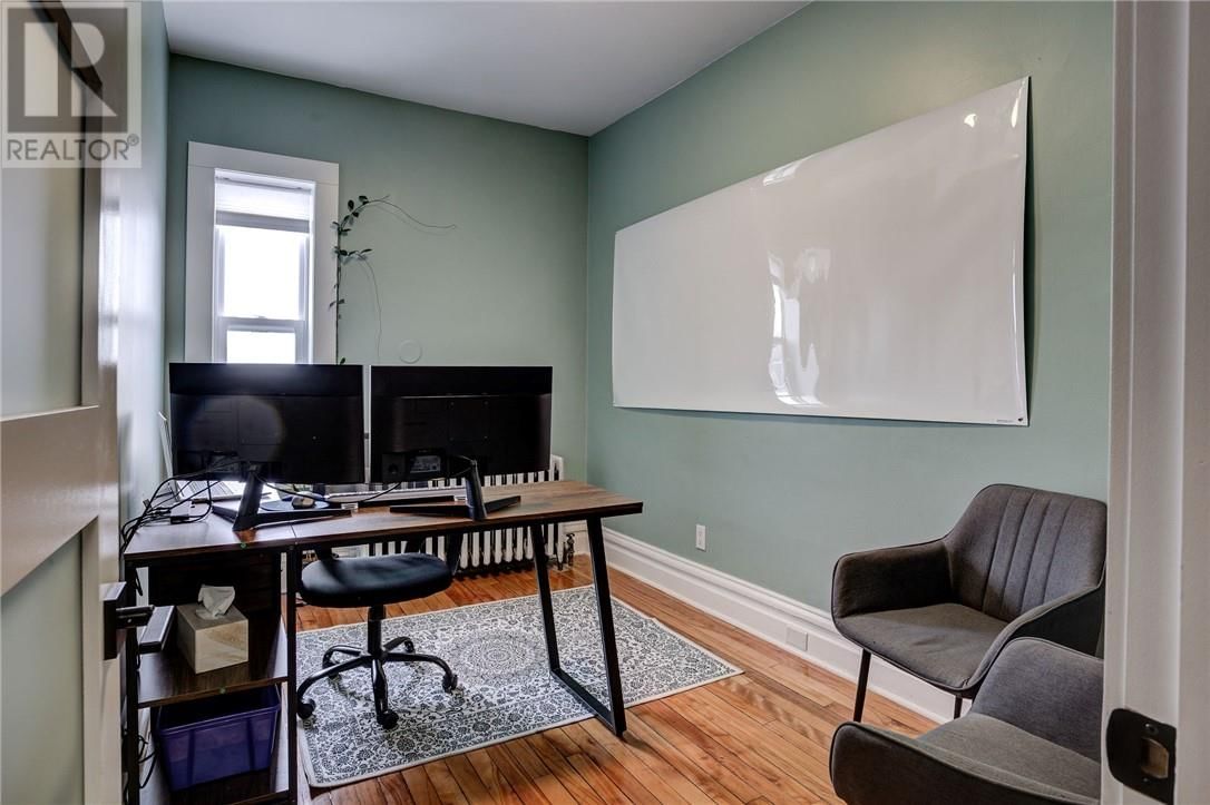 274 DOUGLAS STREET Image 11