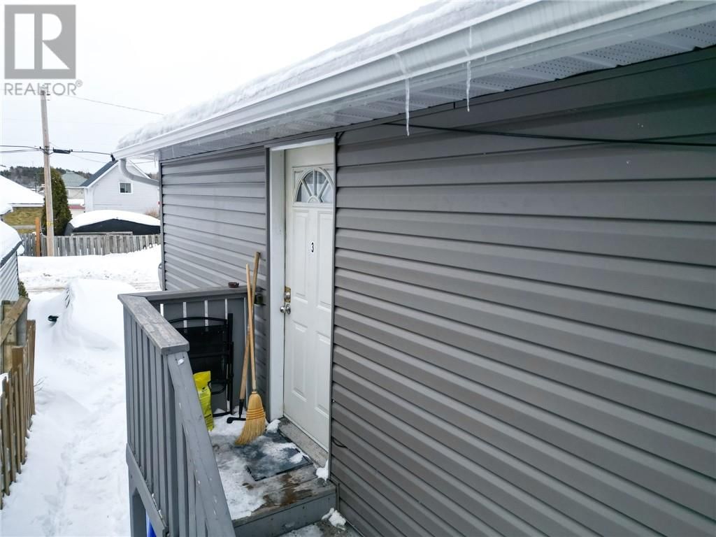 381 Bessie Avenue Image 17