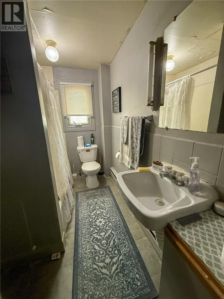 381 Bessie Avenue Image 21