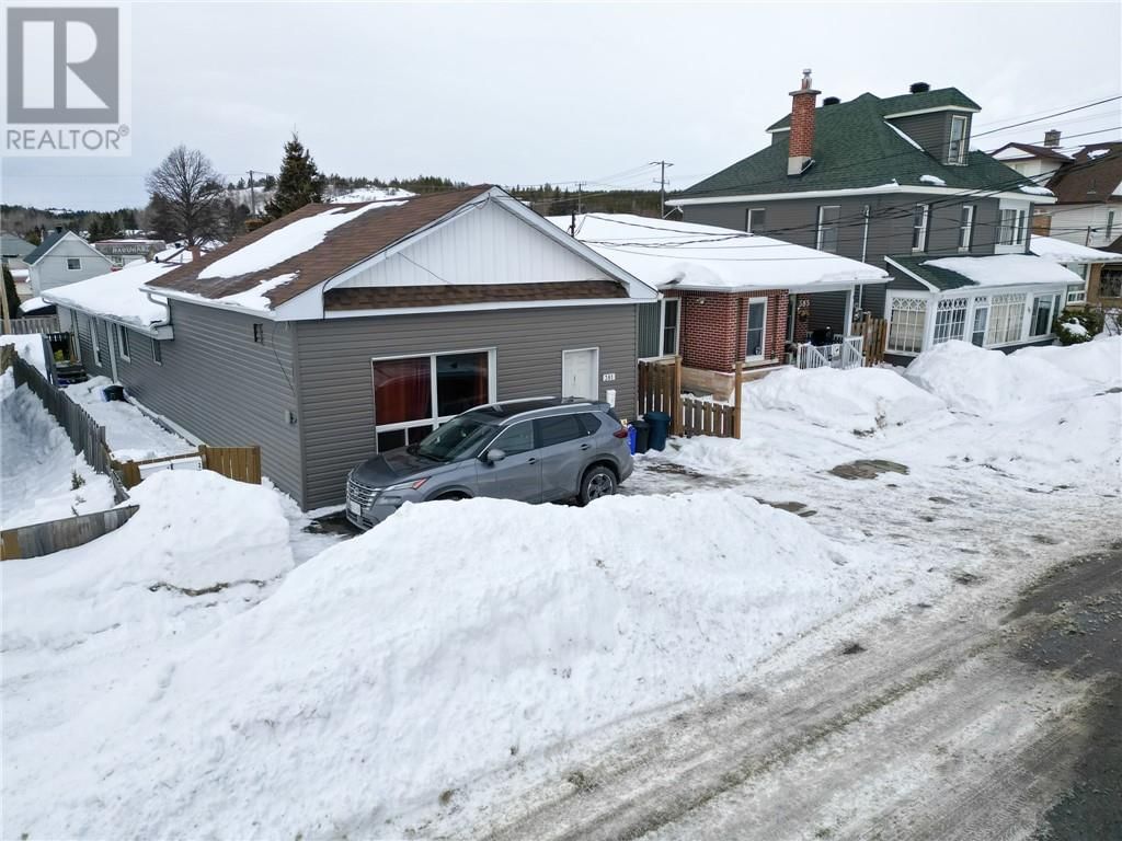 381 Bessie Avenue Image 26