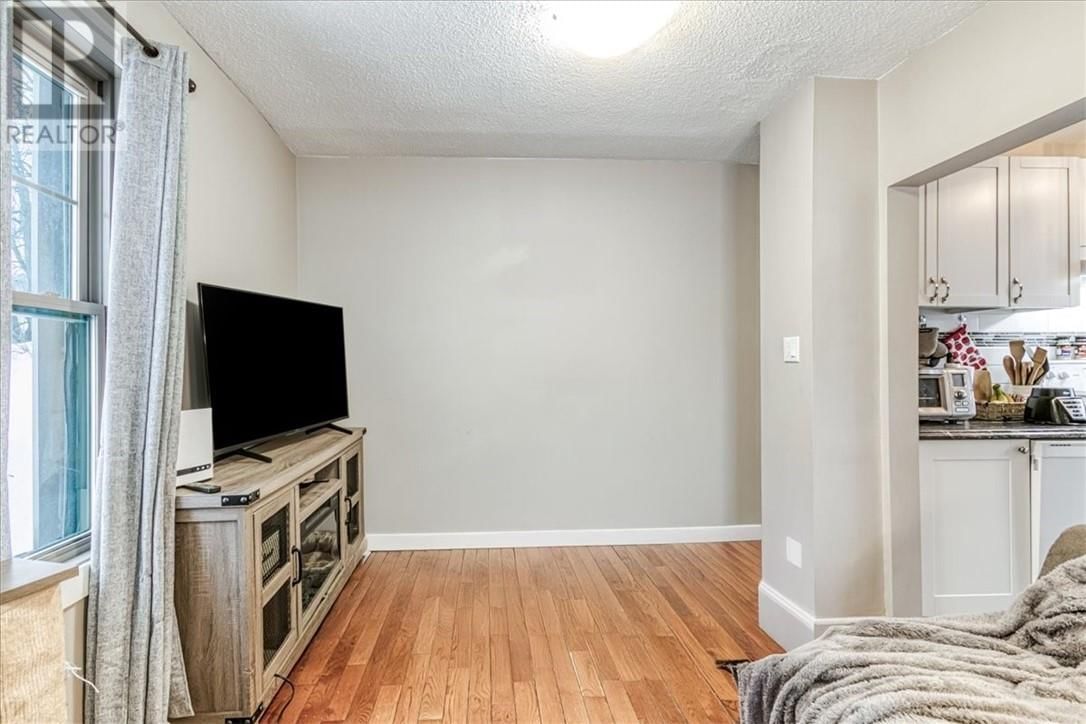 502 PINE STREET Image 10