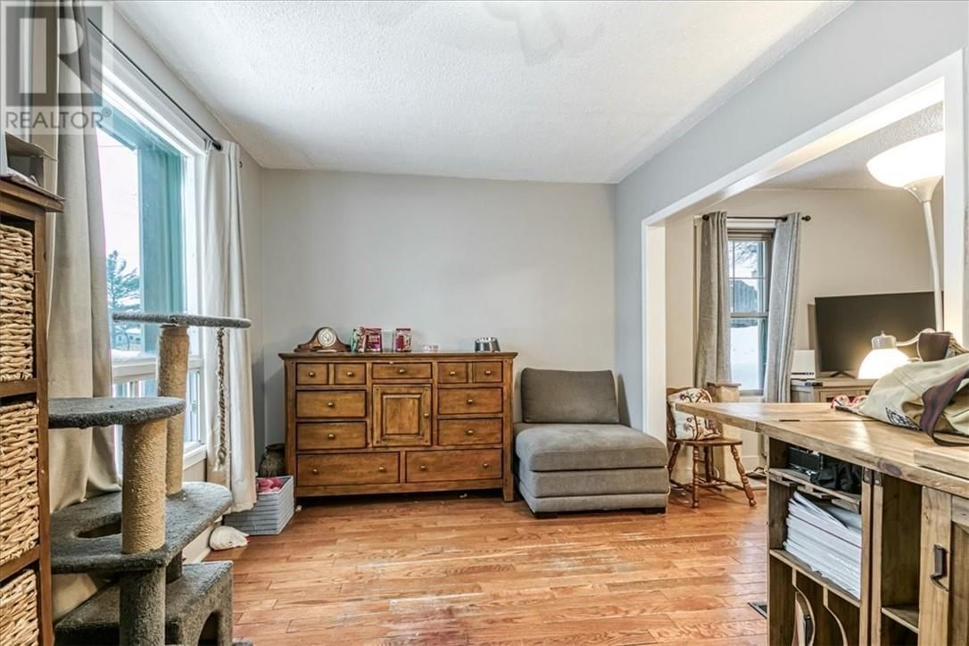 502 PINE STREET Image 12