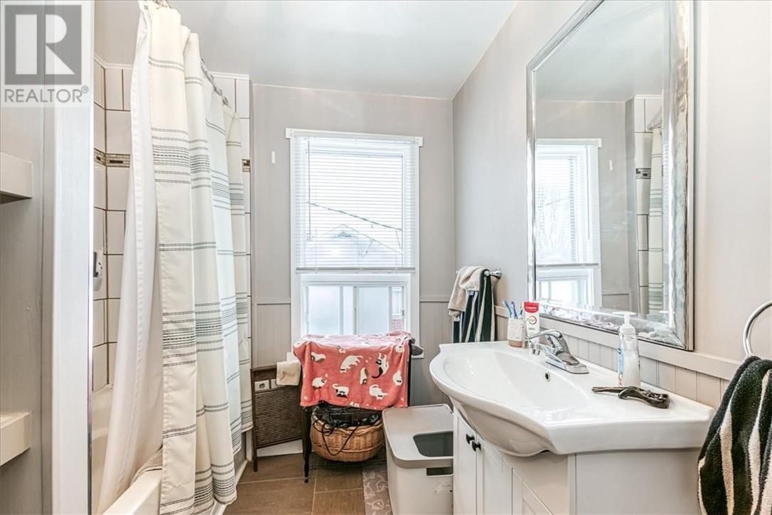 502 PINE STREET Image 21